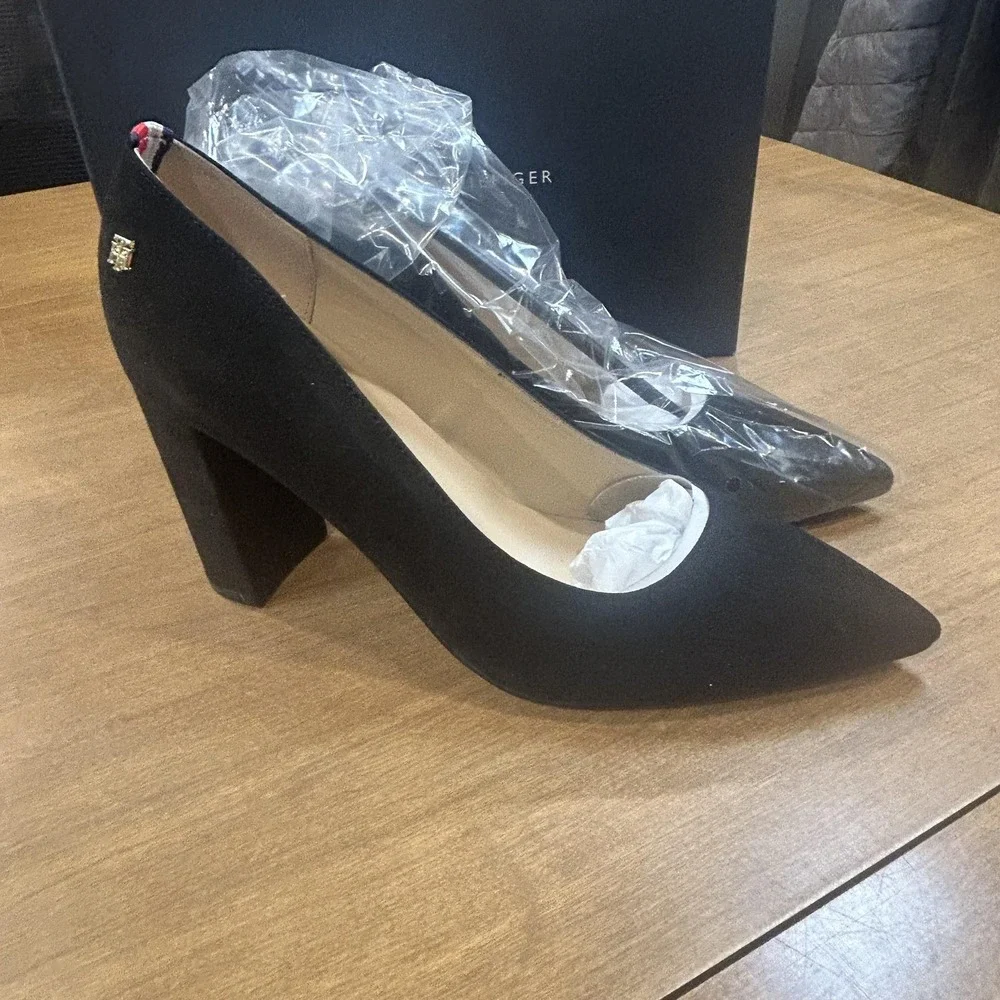 Tommy Hilfiger Shoes Womens Size 9.5 Black Abilene Pointed Toe Block Heel Pumps